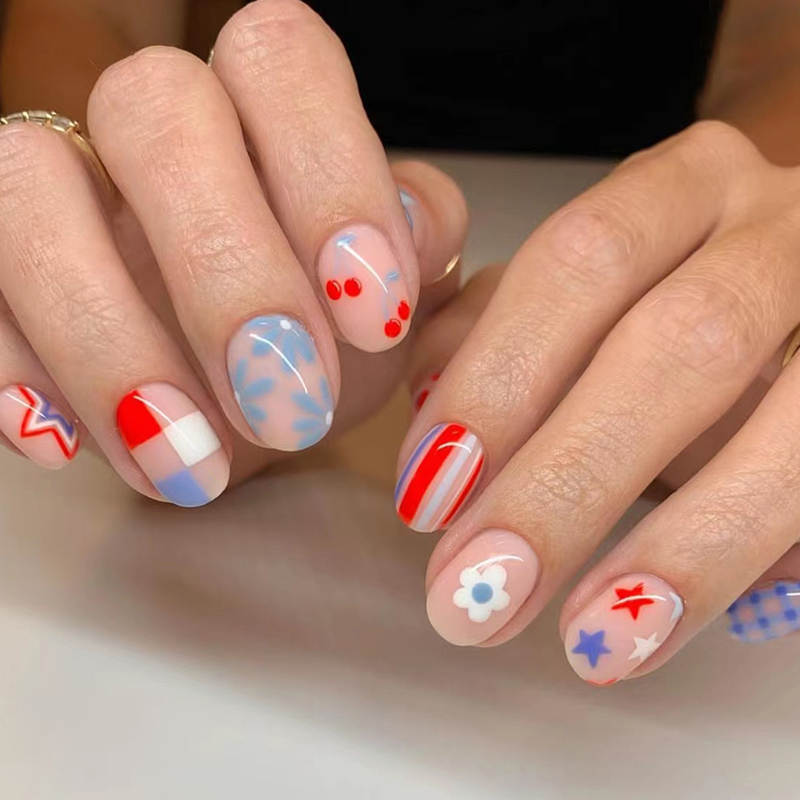 GLAMPOP Patriotic Chic Press-on NailsGlampop Heart’s Gaze Press-On Nails